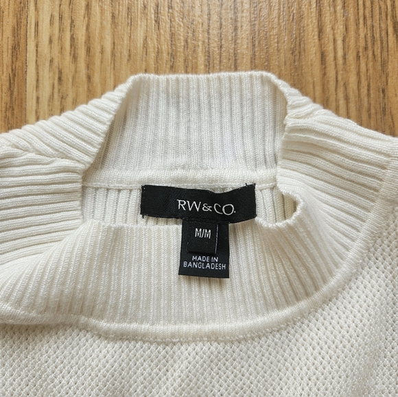 White knit sleeveless mockneck - Picture 2 of 3